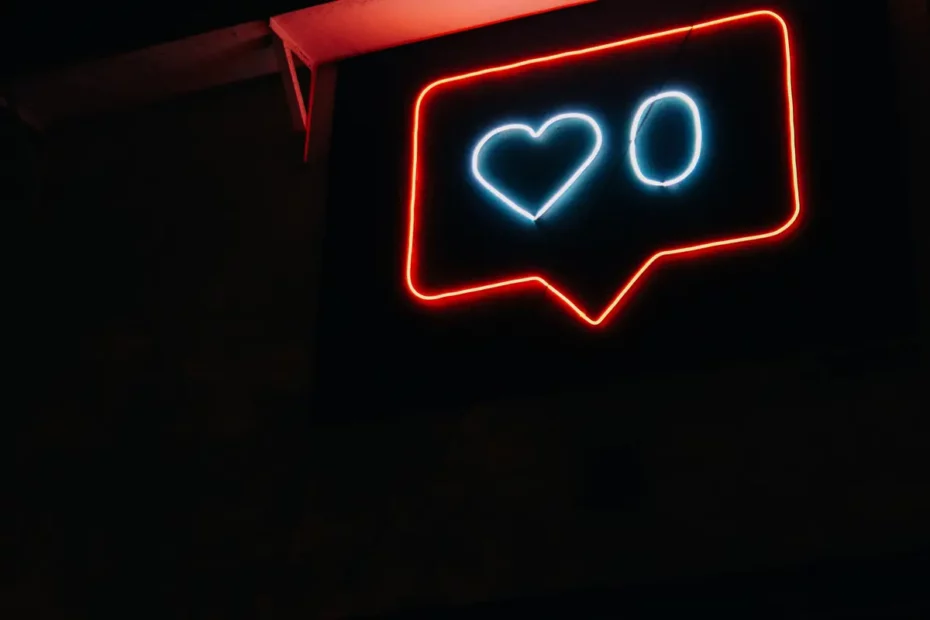 neon light of speech bubble with heart shape inside