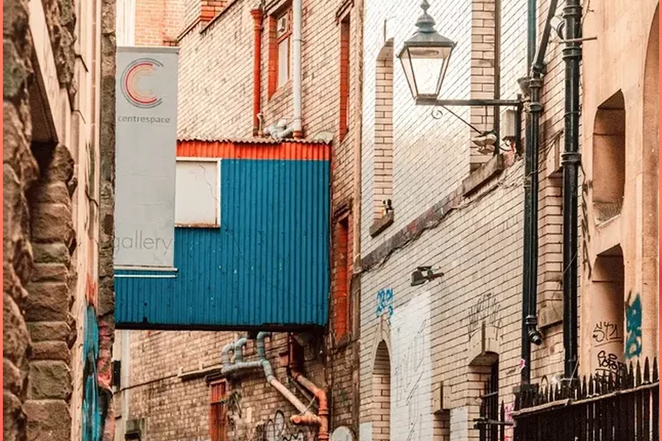 image of alleyway with sign for Centre Space Gallery