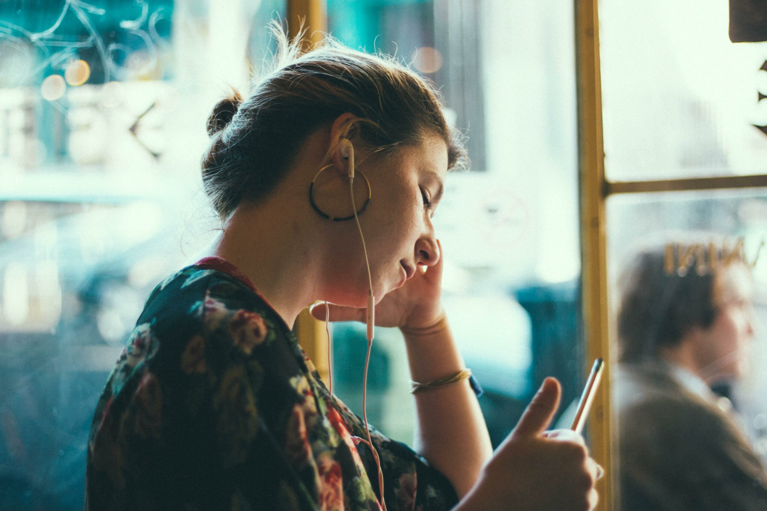 Image of woman using mobile phone - coutesy of Siddharth Bhogra