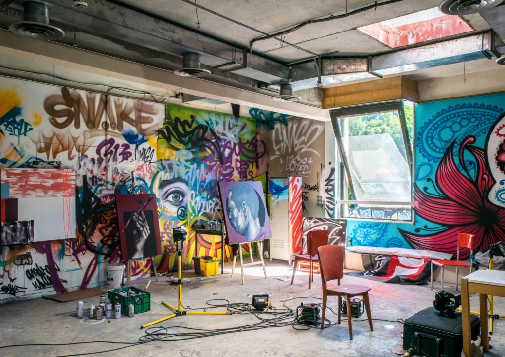 Artist studio image by Matthieu Comoy