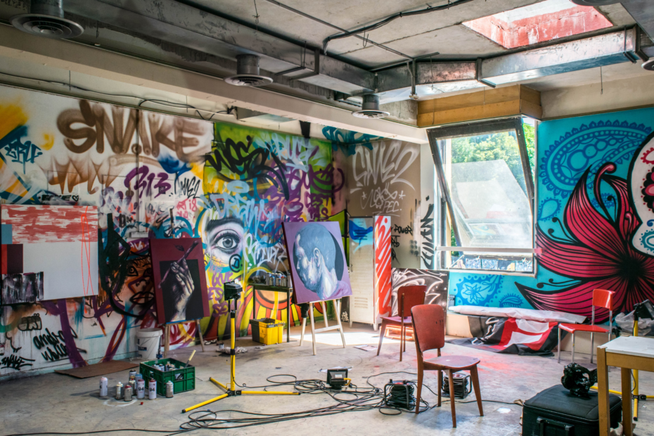 Artist studio image by Matthieu Comoy