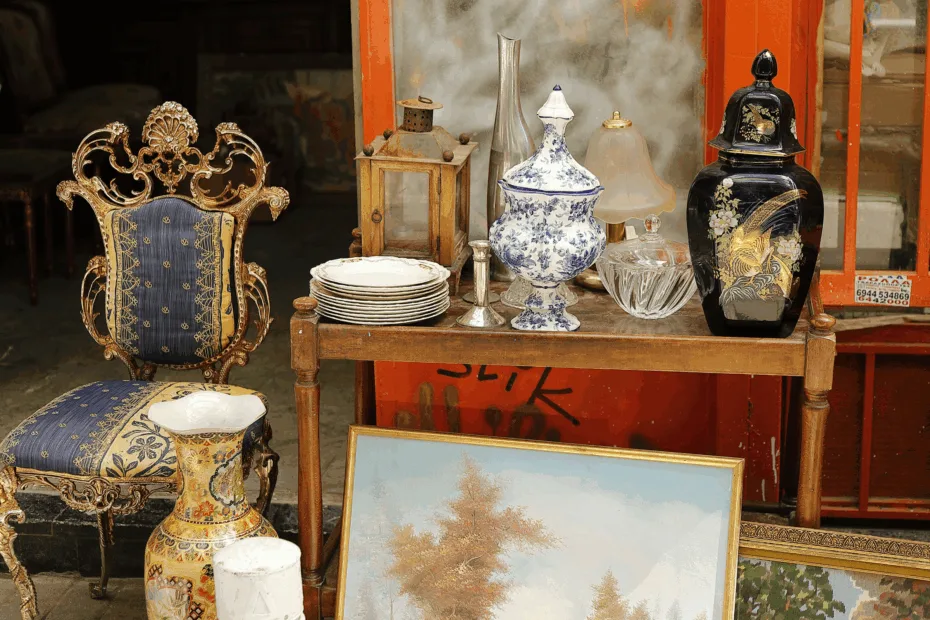 Antiques - Vasilis Caravitis